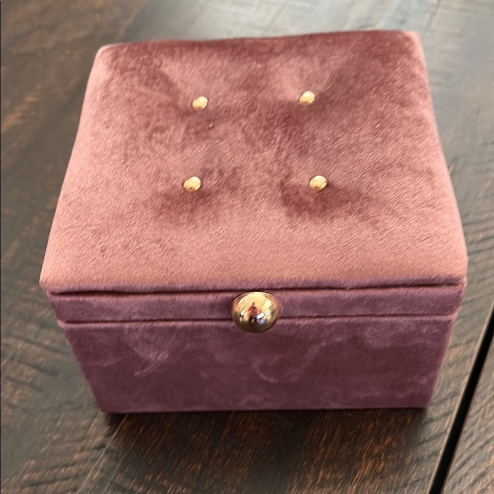 Elegant Velvet Jewelry Box - Purple